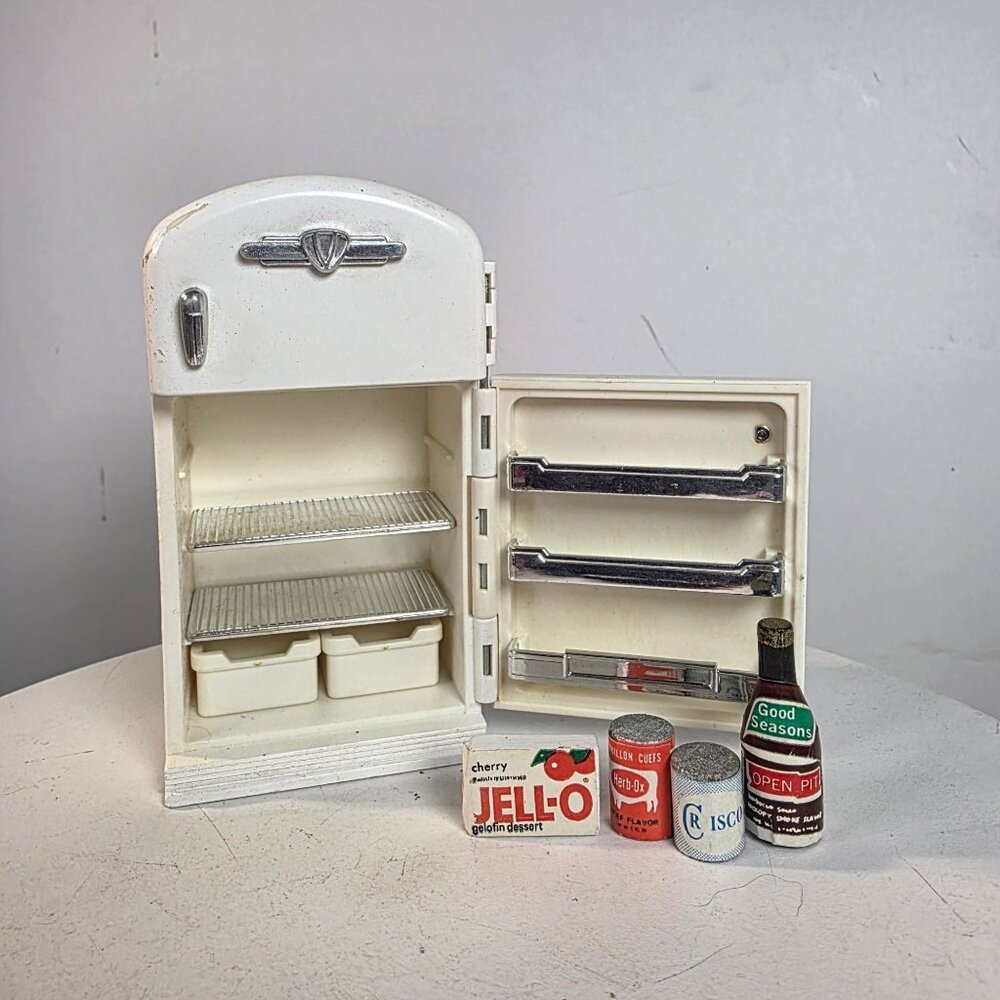 Vintage RARE1988 Epoch 50S Club Retro Hello Street Miniature Refrigerator W/Cont